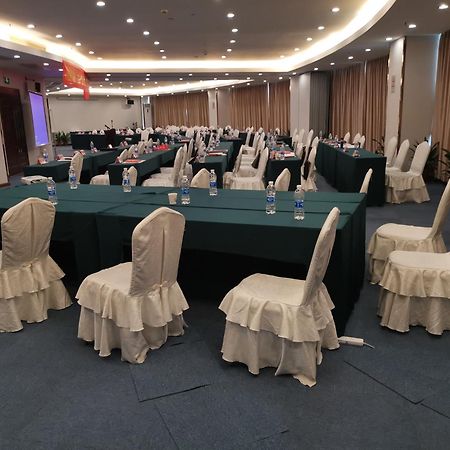 Days Inn Гуанчжоу Экстерьер фото