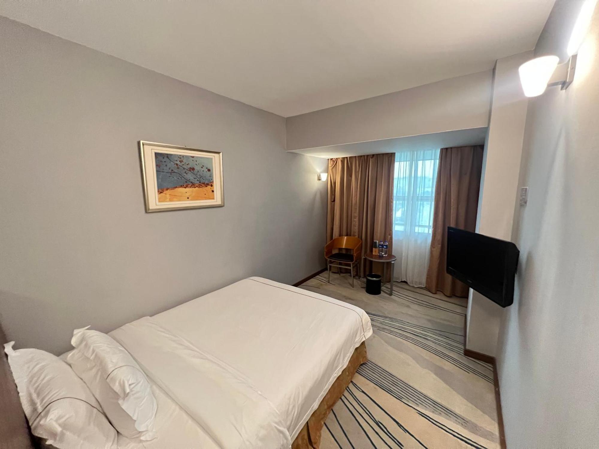 Days Inn Гуанчжоу Экстерьер фото