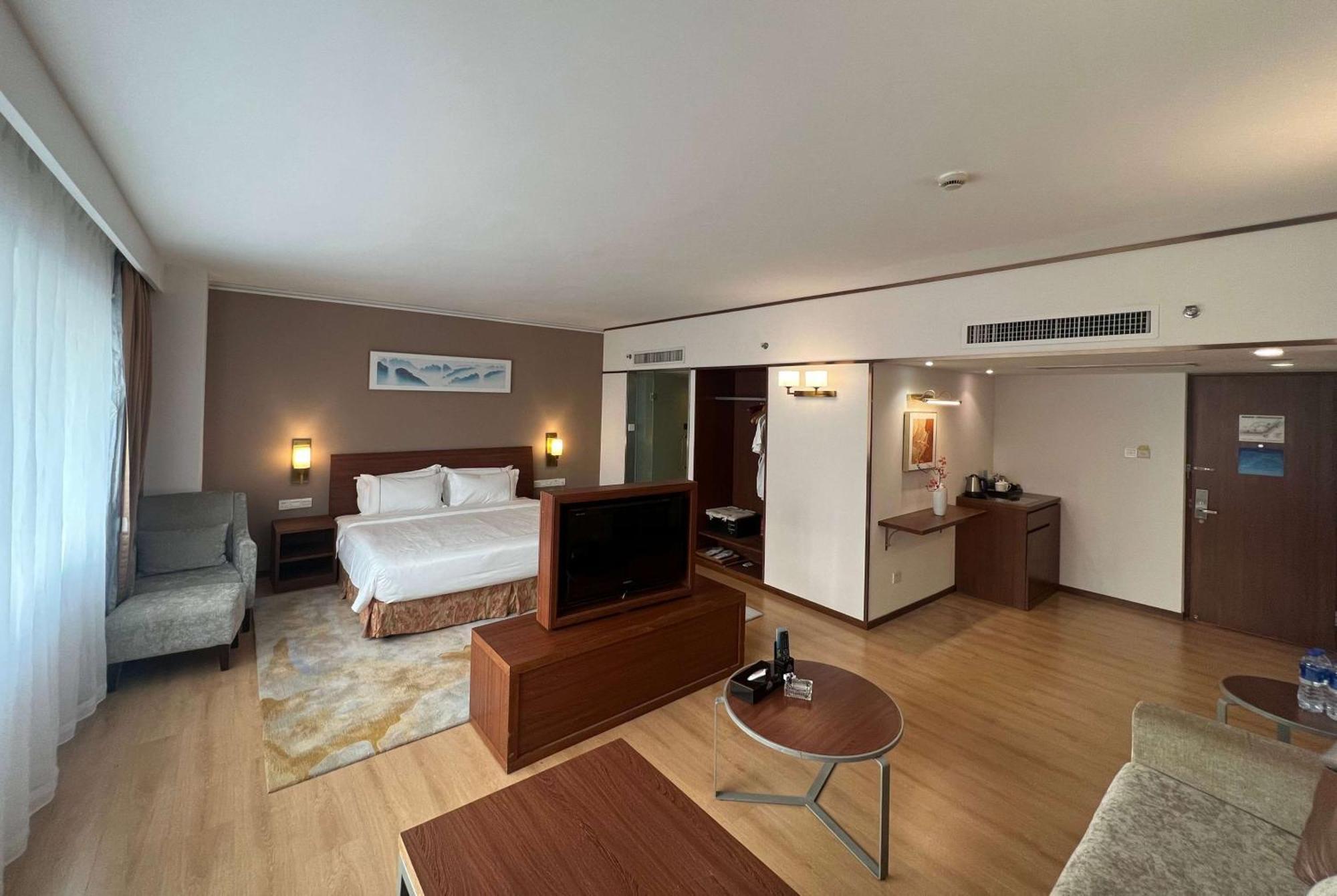 Days Inn Гуанчжоу Экстерьер фото